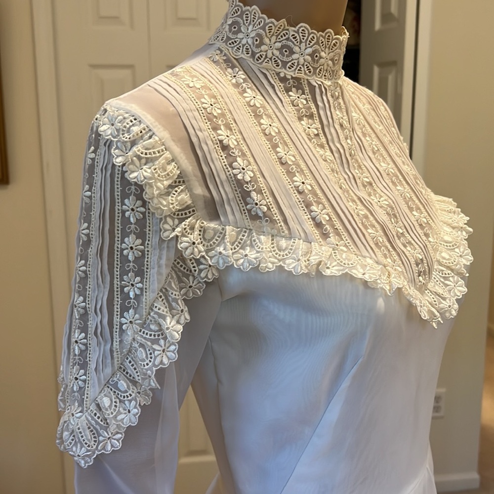 Vintage 1970s Long Sleeve Wedding Gown with Train Size Small Lace Daisy Details - Picture 2 of 15